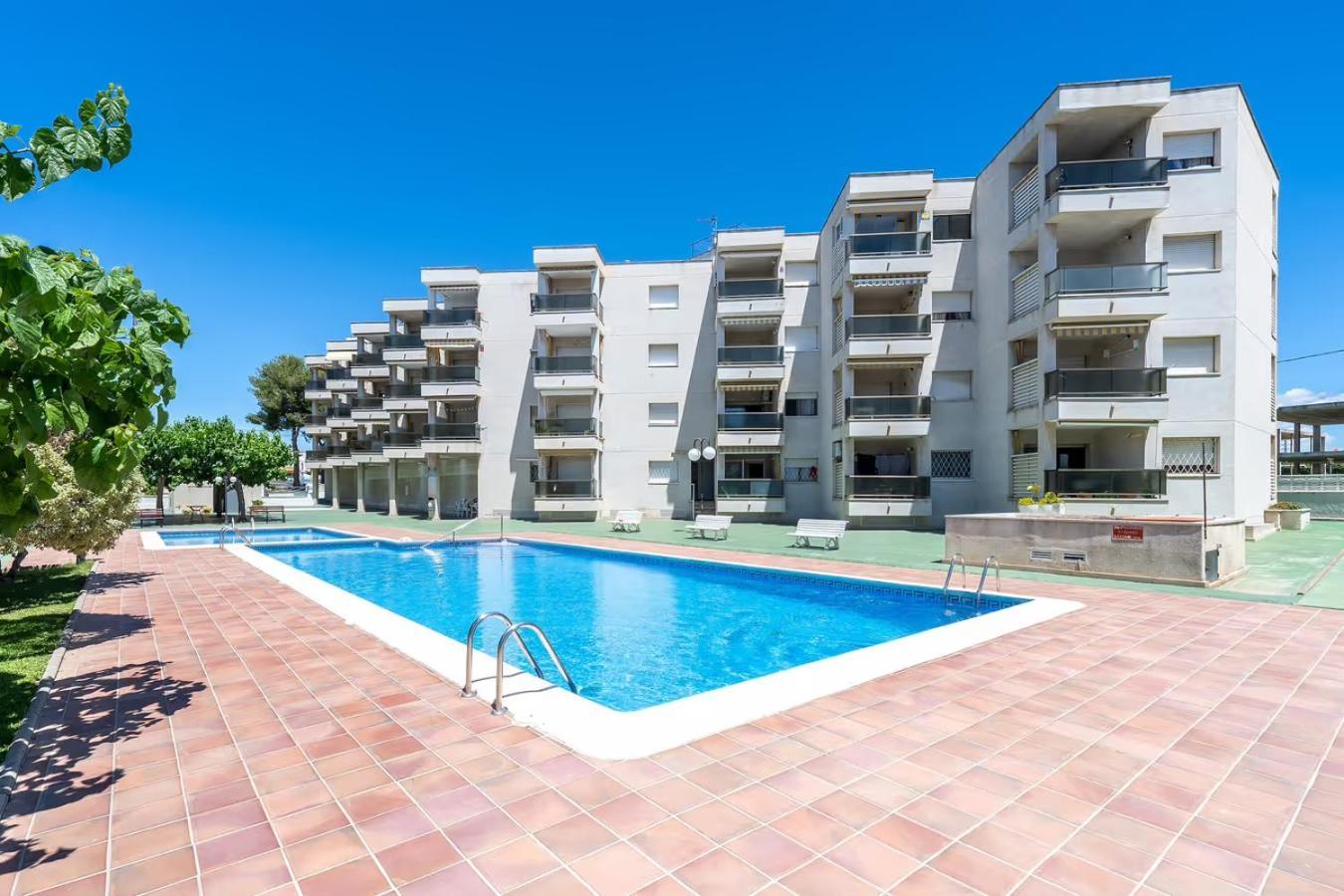Bumbai Apartment Creixell Exterior foto